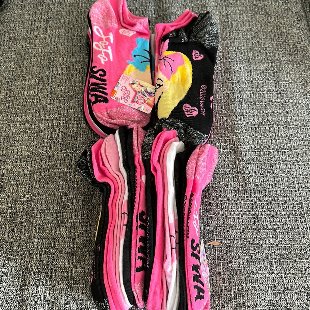 Girls Jojo Siwa socks. New!